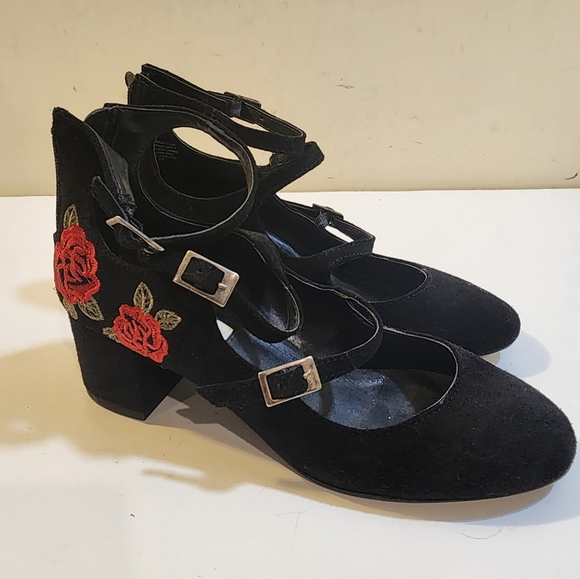 Steve Madden Hedley Black Suede Block Heels with Embroide Red Roses 7.5 - Picture 4 of 15